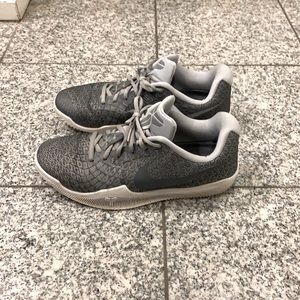 Kobe Bryant size 8.5 men's shoes